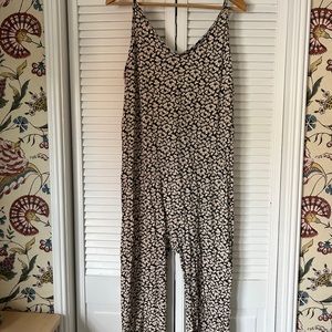 The Great Slip Sleeper Jumpsuit in black with tan floral print, size 2 (m)